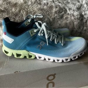 On Running Cloudflow EUC Niagara/Meadow athletic shoes.